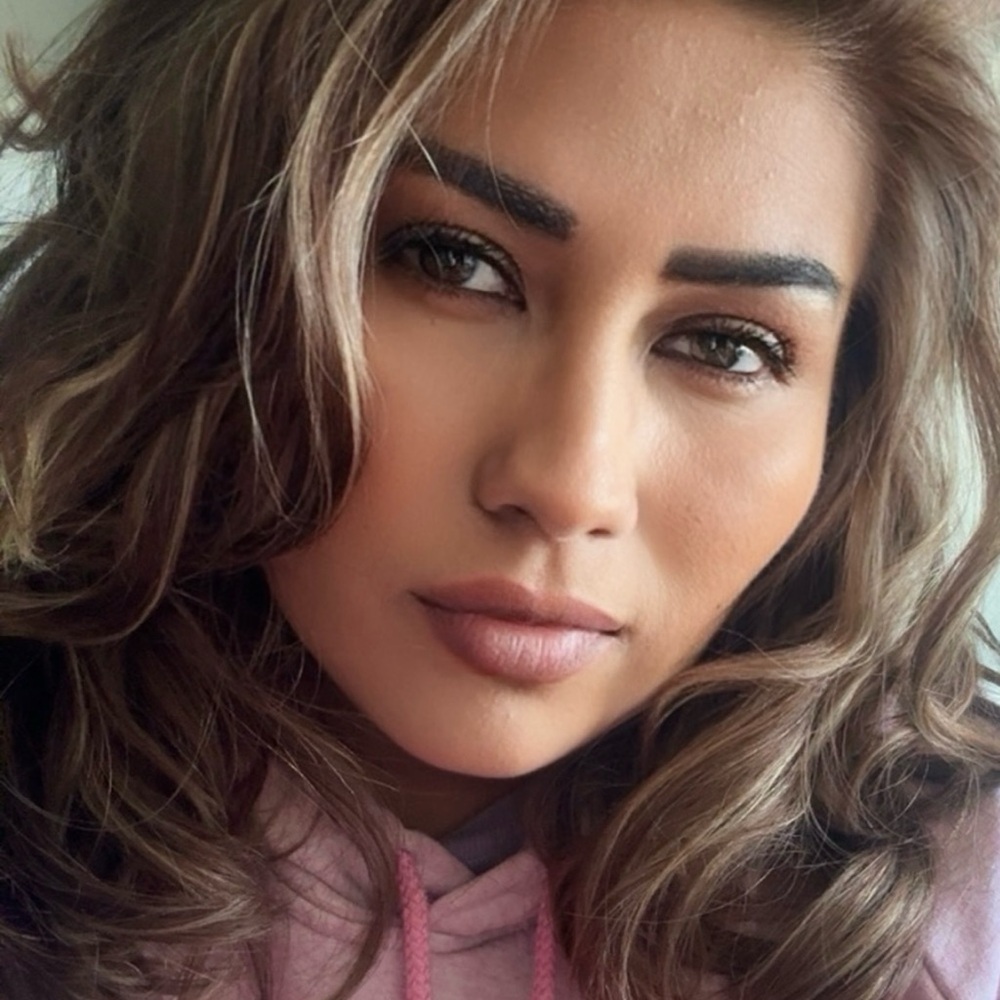 Meet your Posher, Yesi